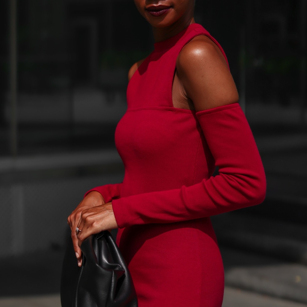 Cold-Shoulder Midi Dress in Burgundy - Picture 4 of 7